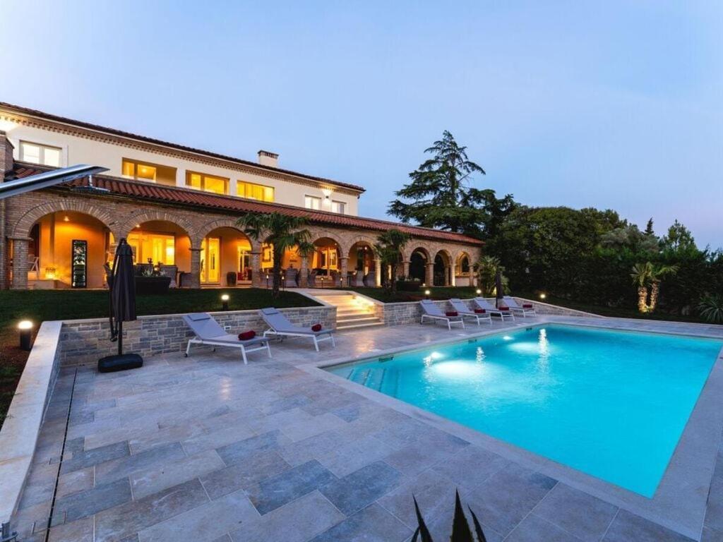 Leone Comfortable Holiday Villa *
